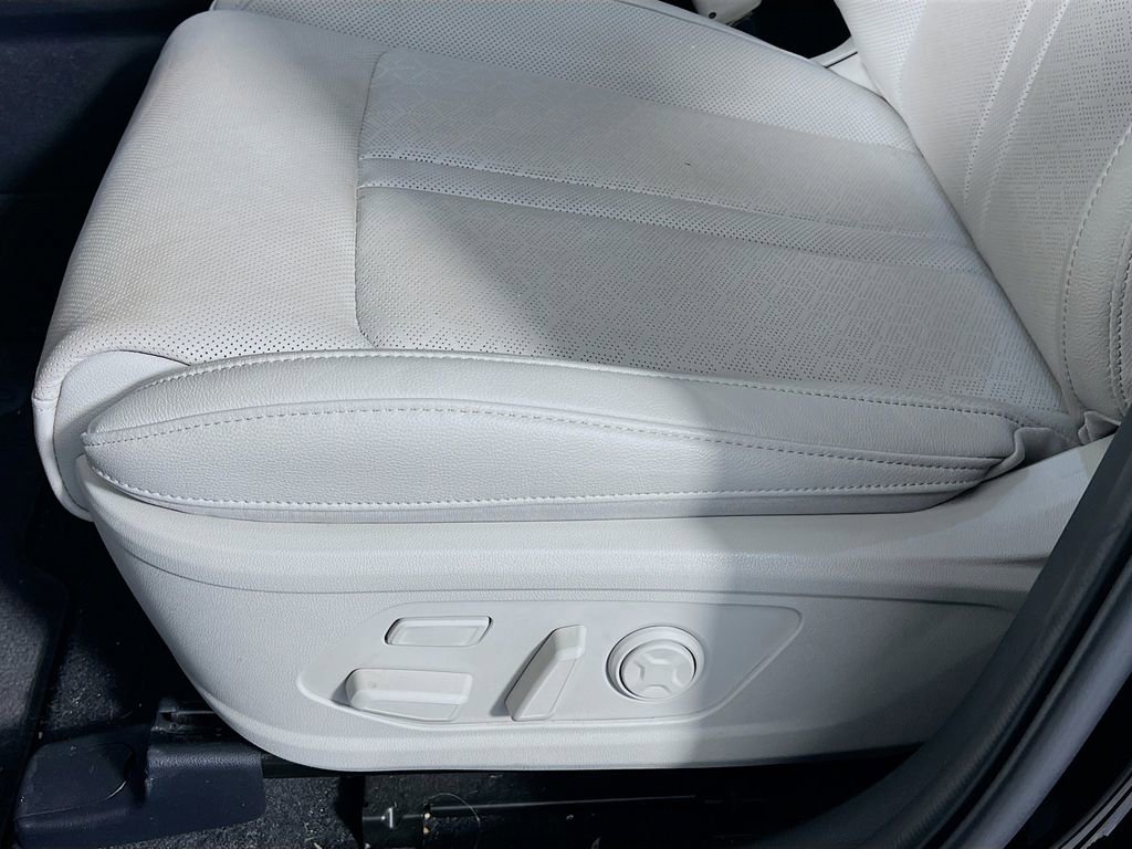 Certified 2023 Kia Sorento SX Prestige w/ Panoramic Sunroof Package AWD/4WD image 12