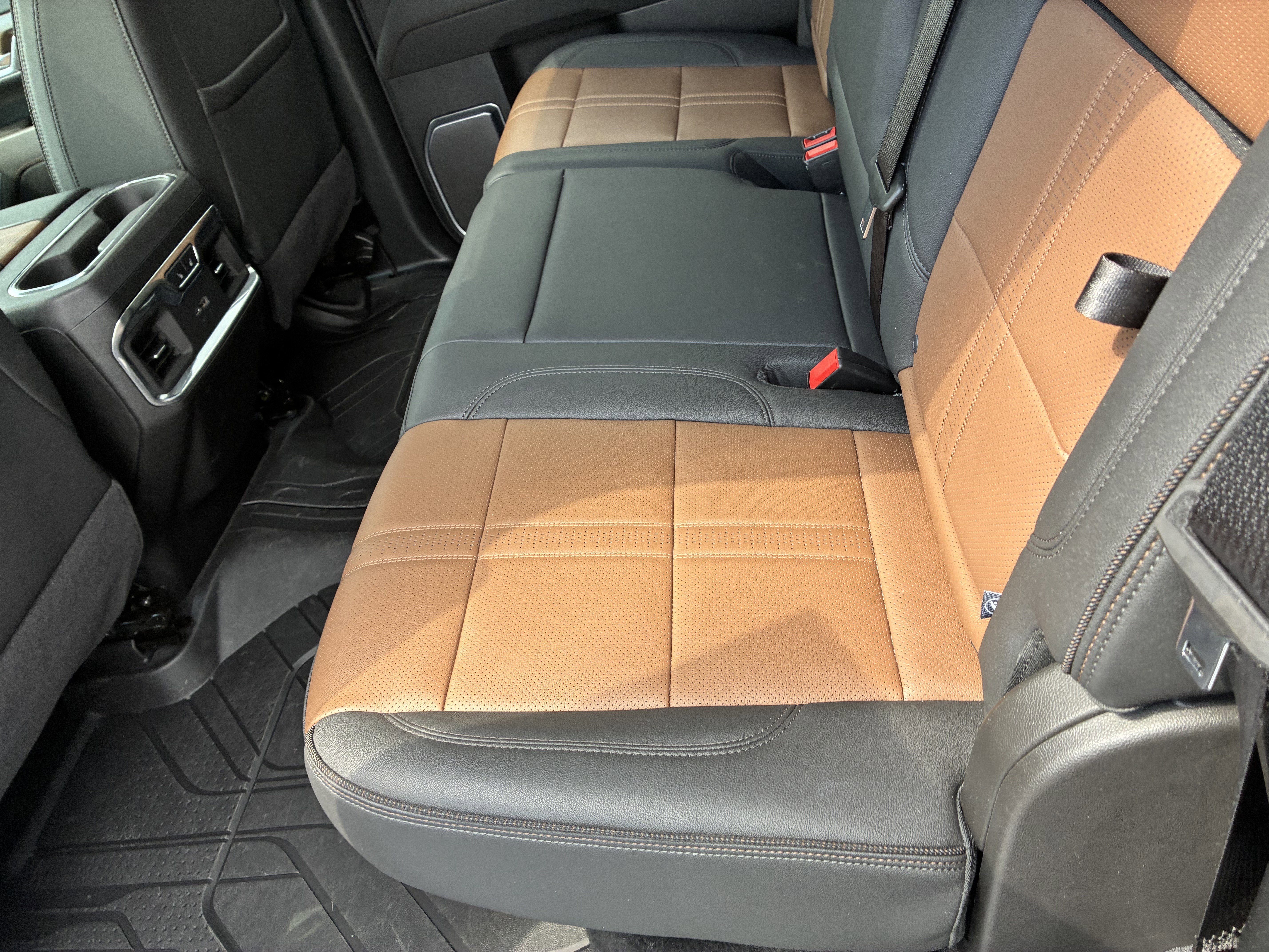 Used 2025 Chevrolet Silverado 3500 High Country w/ High Country Premium Package AWD/4WD image 16