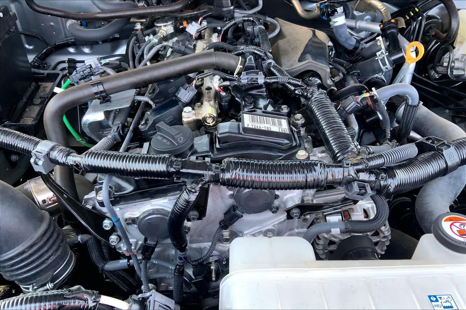 Used 2025 Toyota Tacoma SR5 AWD/4WD image 33