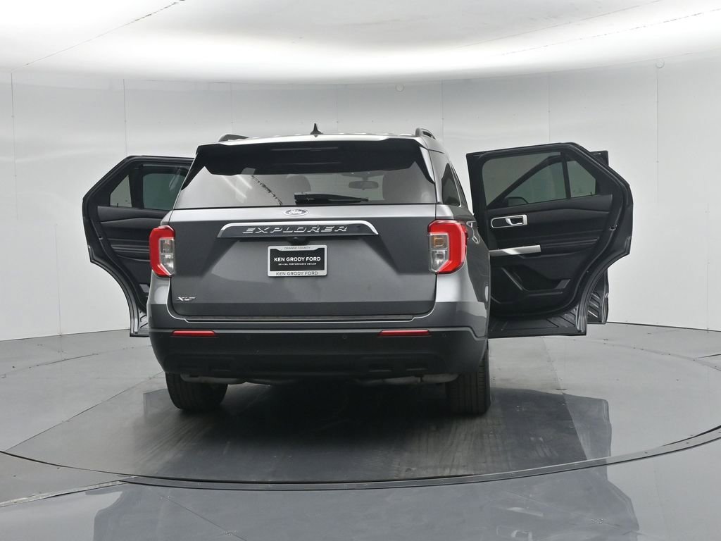 Used 2023 Ford Explorer XLT image 34