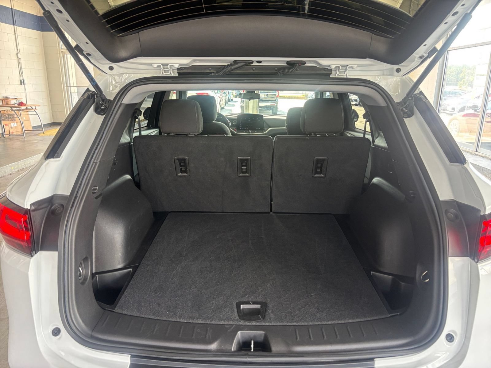Used 2025 Chevrolet Blazer LT FWD image 31