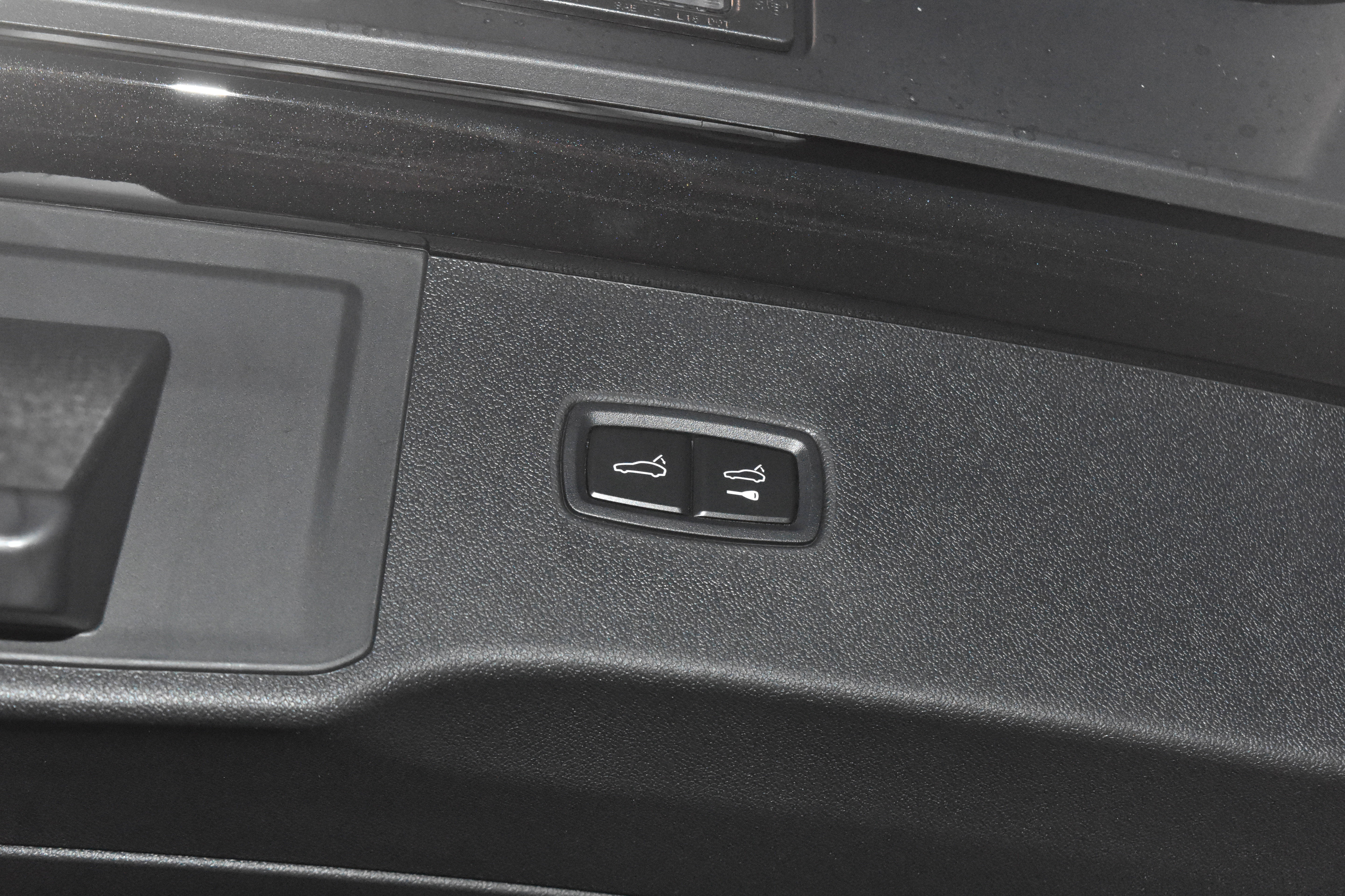 Used 2026 Porsche Cayenne AWD/4WD image 34