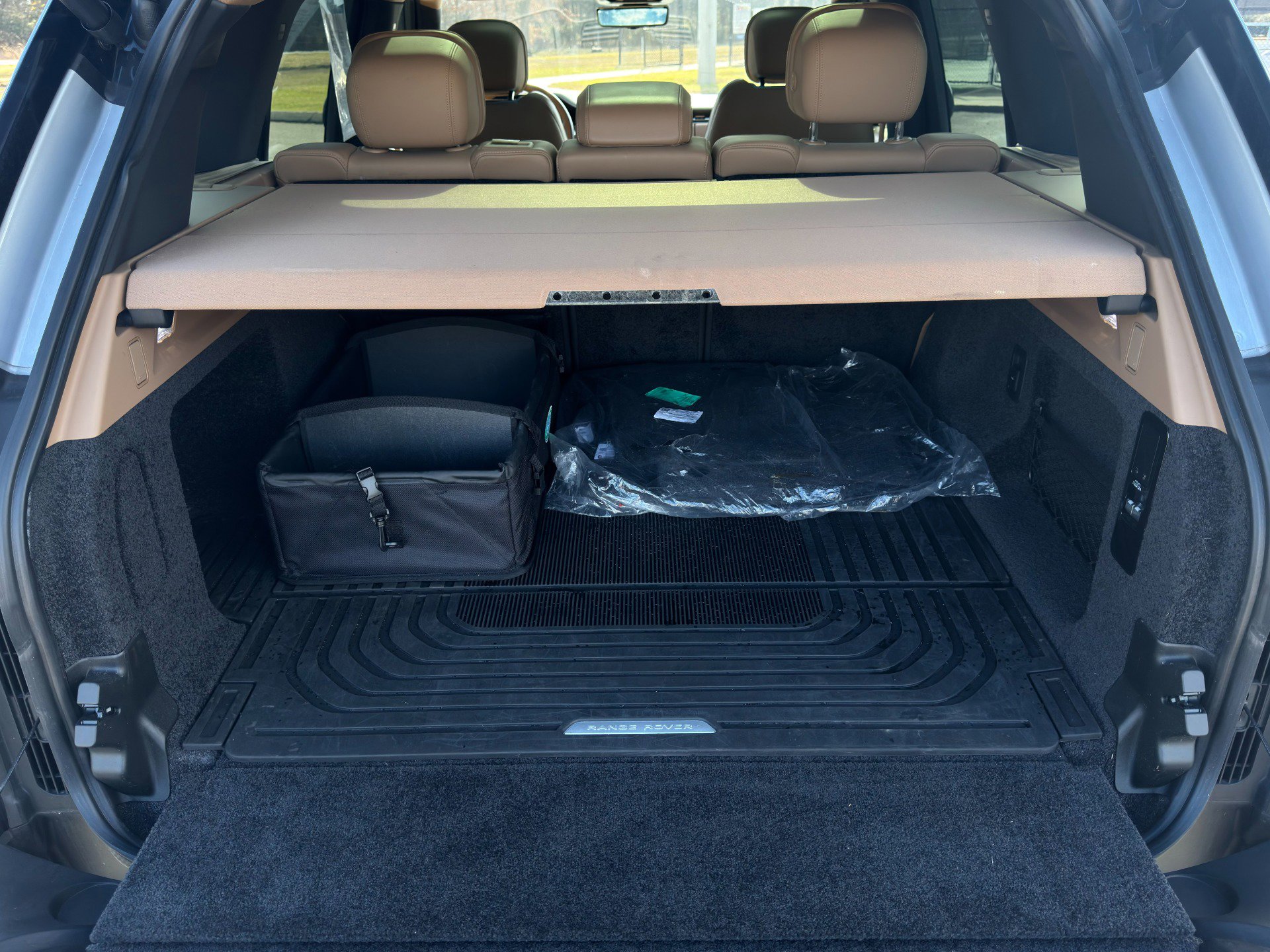 Used 2023 Land Rover Range Rover SE image 36