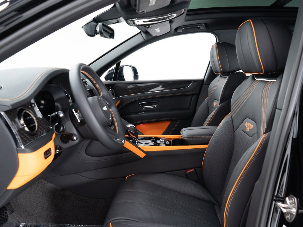 Used 2025 Bentley Bentayga image 15