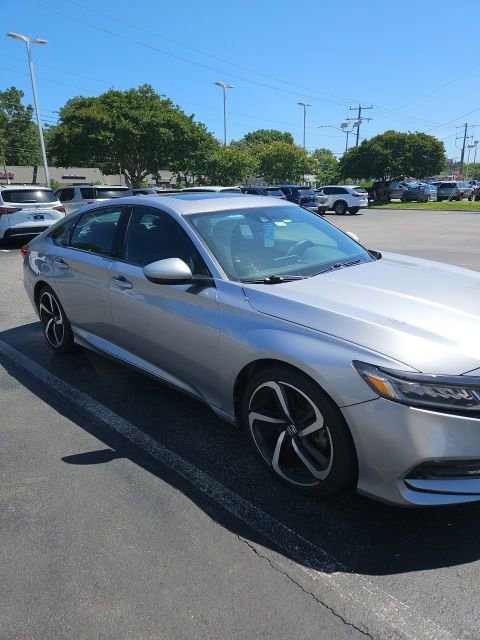 Used 2018 Honda Accord Sport image 2