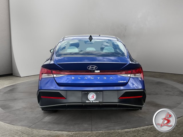 Used 2025 Hyundai Elantra Limited FWD image 6