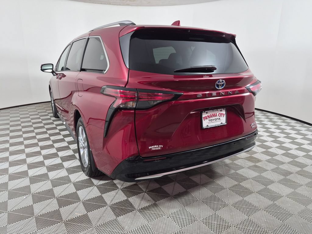 Used 2024 Toyota Sienna Limited FWD image 5