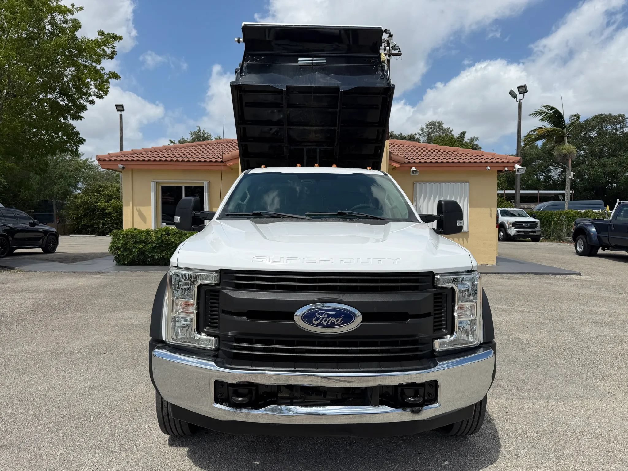 Used 2017 Ford F550 2WD Regular Cab Super Duty image 8