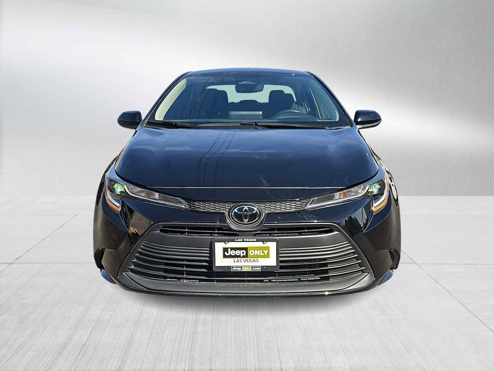 Used 2025 Toyota Corolla LE image 3