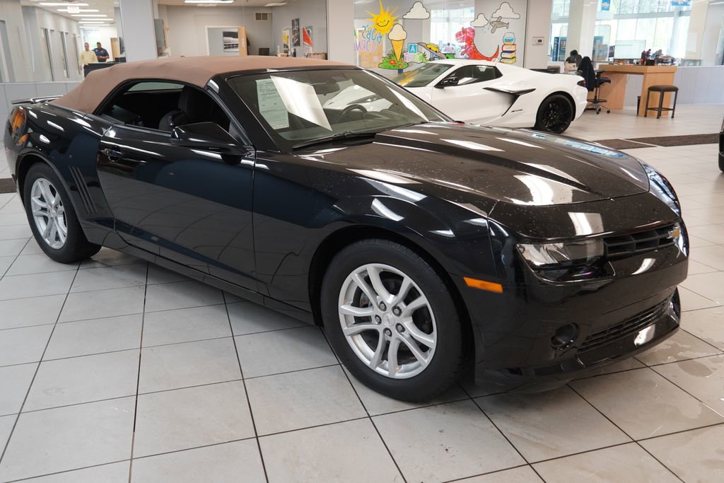 Used 2015 Chevrolet Camaro LT RWD image 12