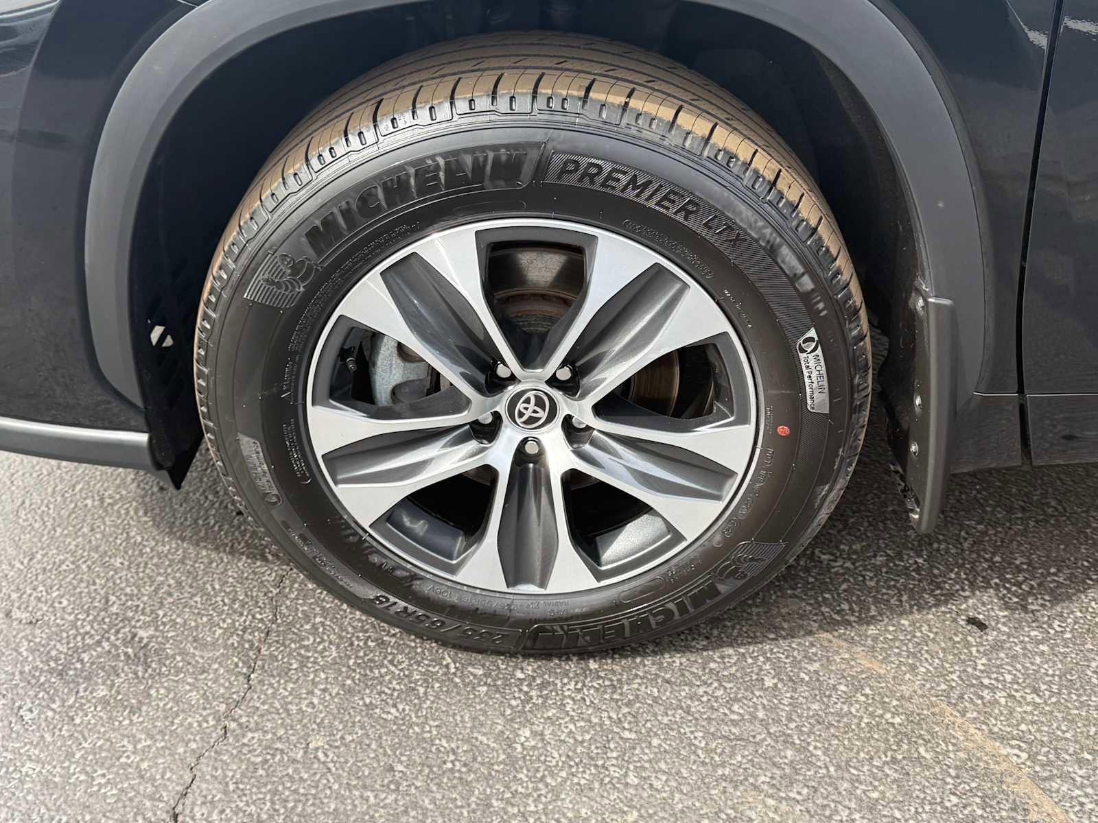 Certified 2025 Toyota Highlander XLE AWD/4WD image 10