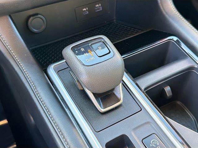 Used 2025 Nissan Pathfinder SV image 16