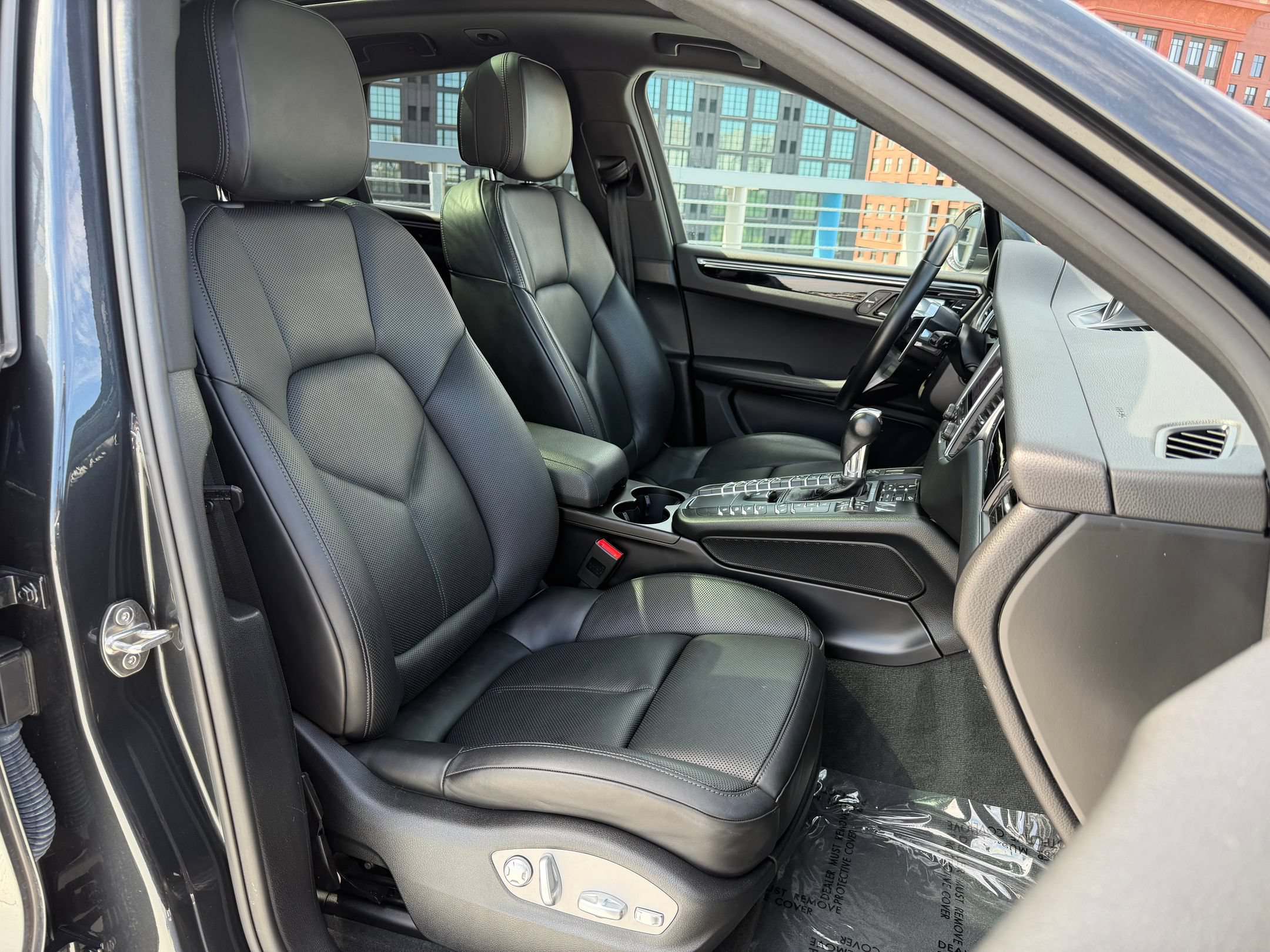 Used 2018 Porsche Macan Sport Edition AWD/4WD image 22