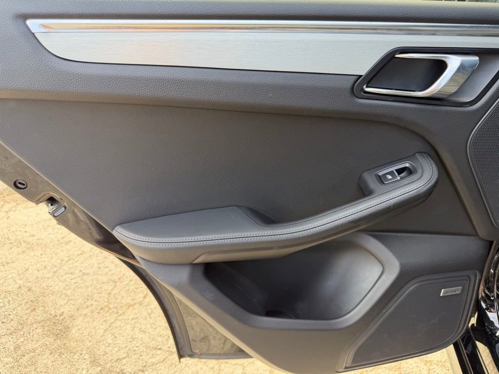 Used 2016 Porsche Macan Turbo image 30