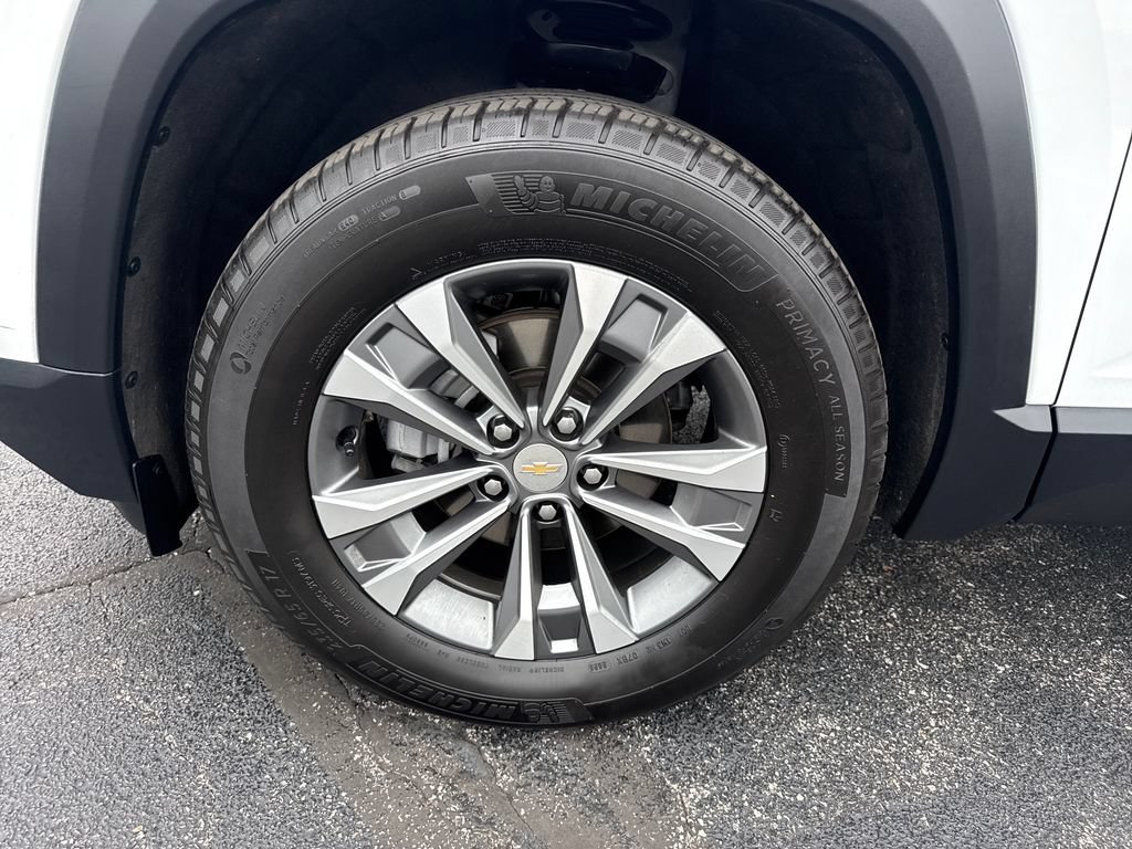 Used 2026 Chevrolet Equinox LT AWD/4WD image 18