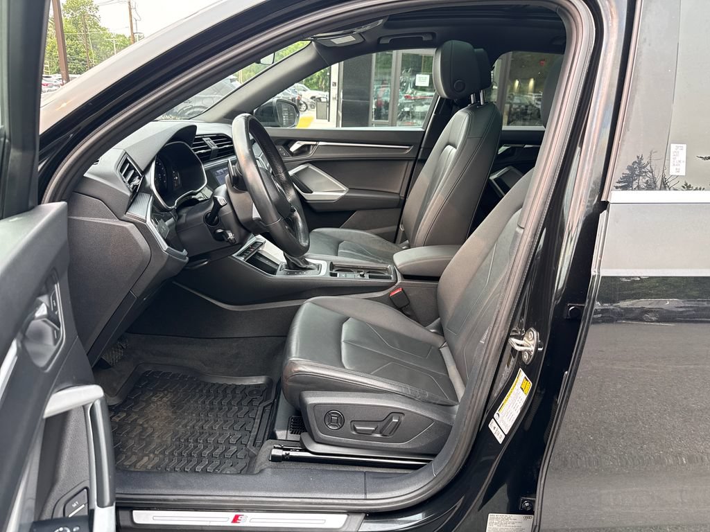 Used 2022 Audi Q3 2.0T Premium Plus w/ Premium Plus Package AWD/4WD image 22
