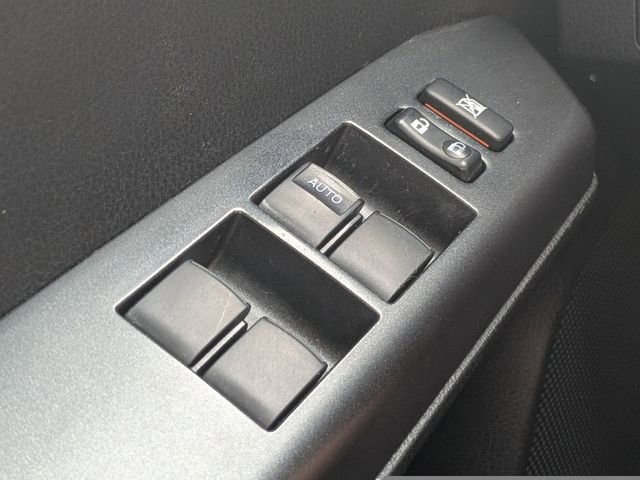 Used 2018 Toyota RAV4 LE image 21