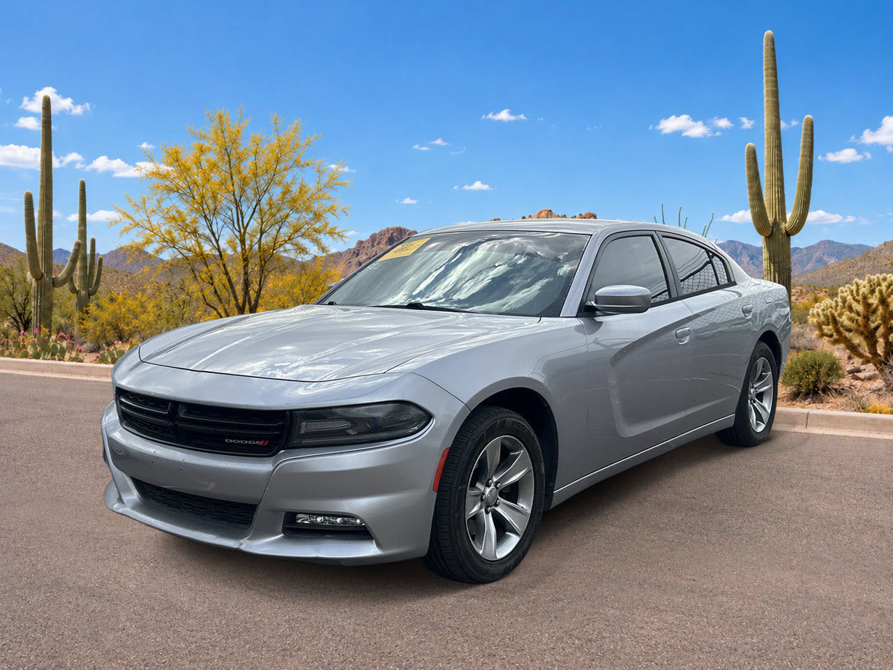 Used 2017 Dodge Charger SXT RWD image 2