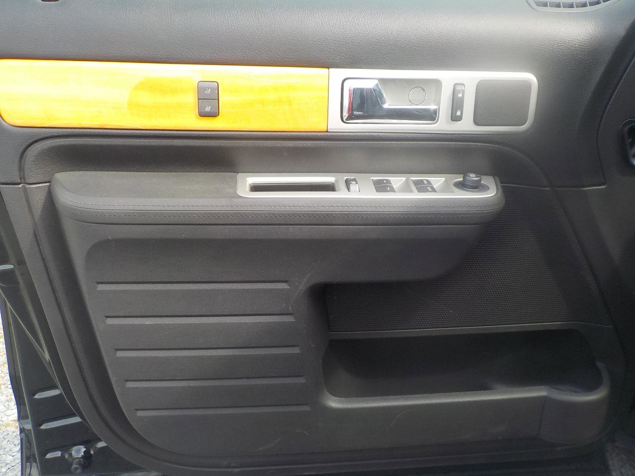 Used 2010 Lincoln MKX AWD image 9