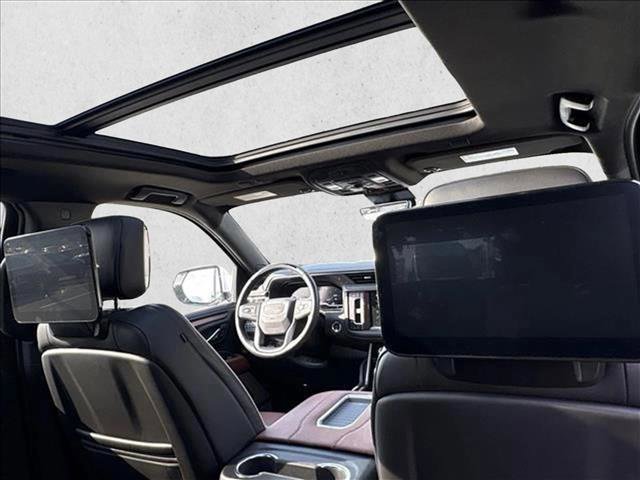 Used 2023 GMC Yukon Denali Ultimate AWD/4WD image 17