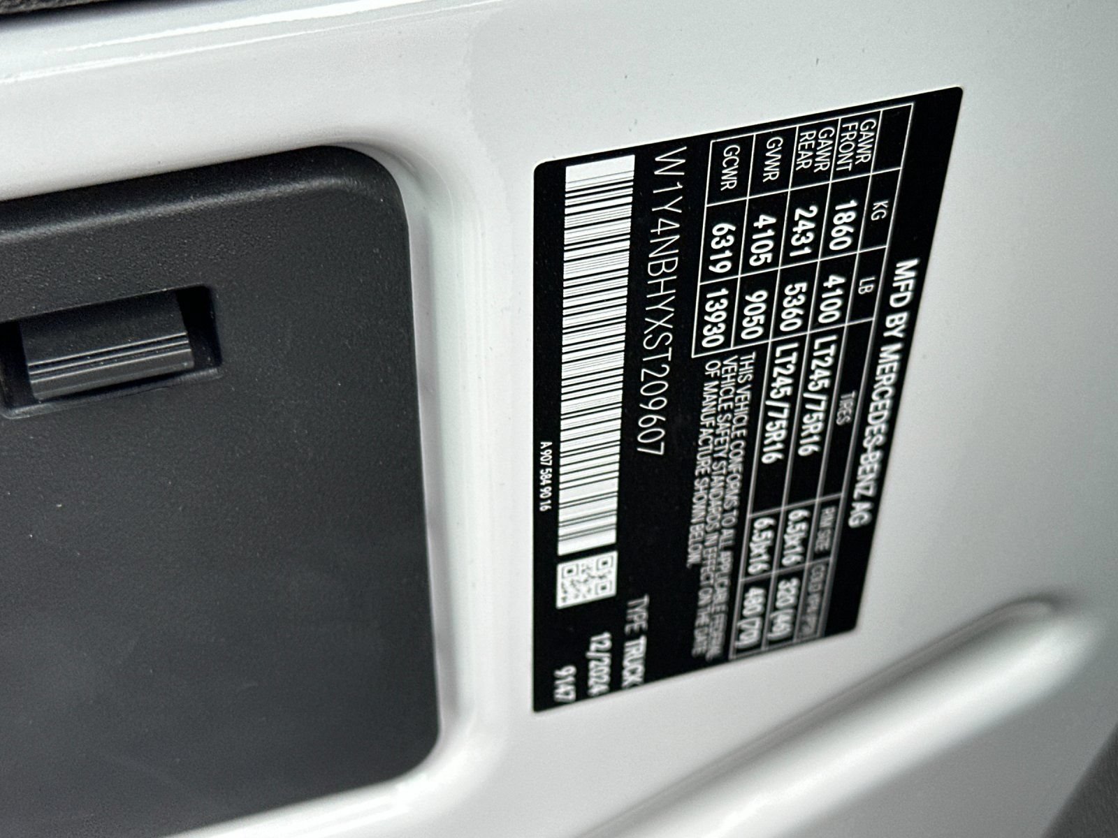 Used 2025 Mercedes-Benz Sprinter 2500 image 27