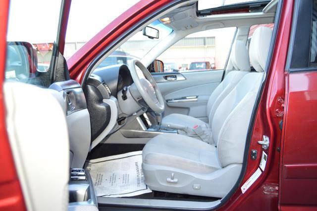 Used 2011 Subaru Forester 2.5X Premium w/ All-Weather Pkg image 11