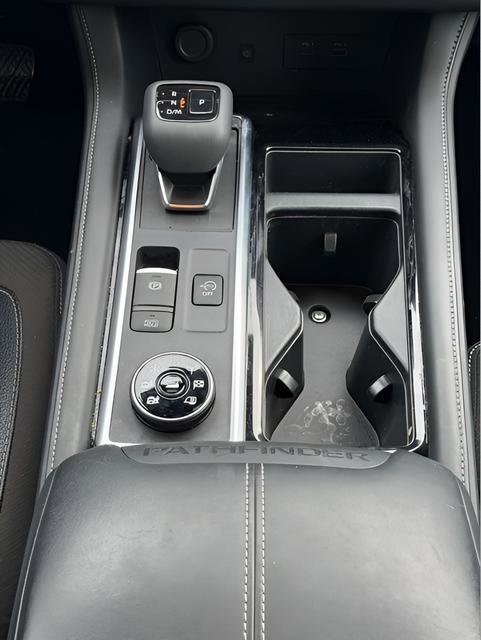 Used 2024 Nissan Pathfinder SL w/ SL Premium Package image 8