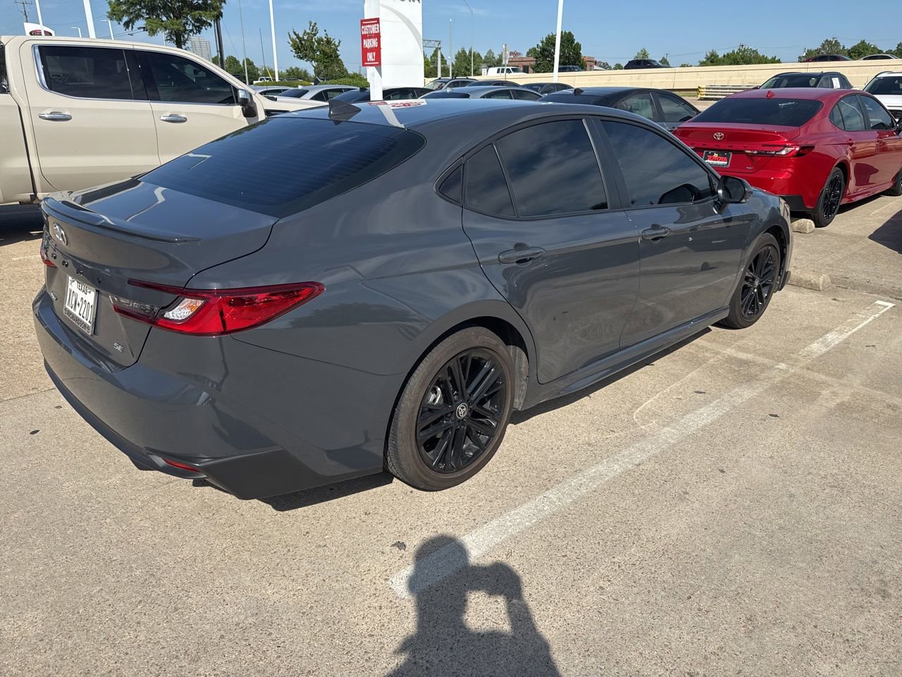 Used 2025 Toyota Camry SE w/ Convenience Package FWD image 4