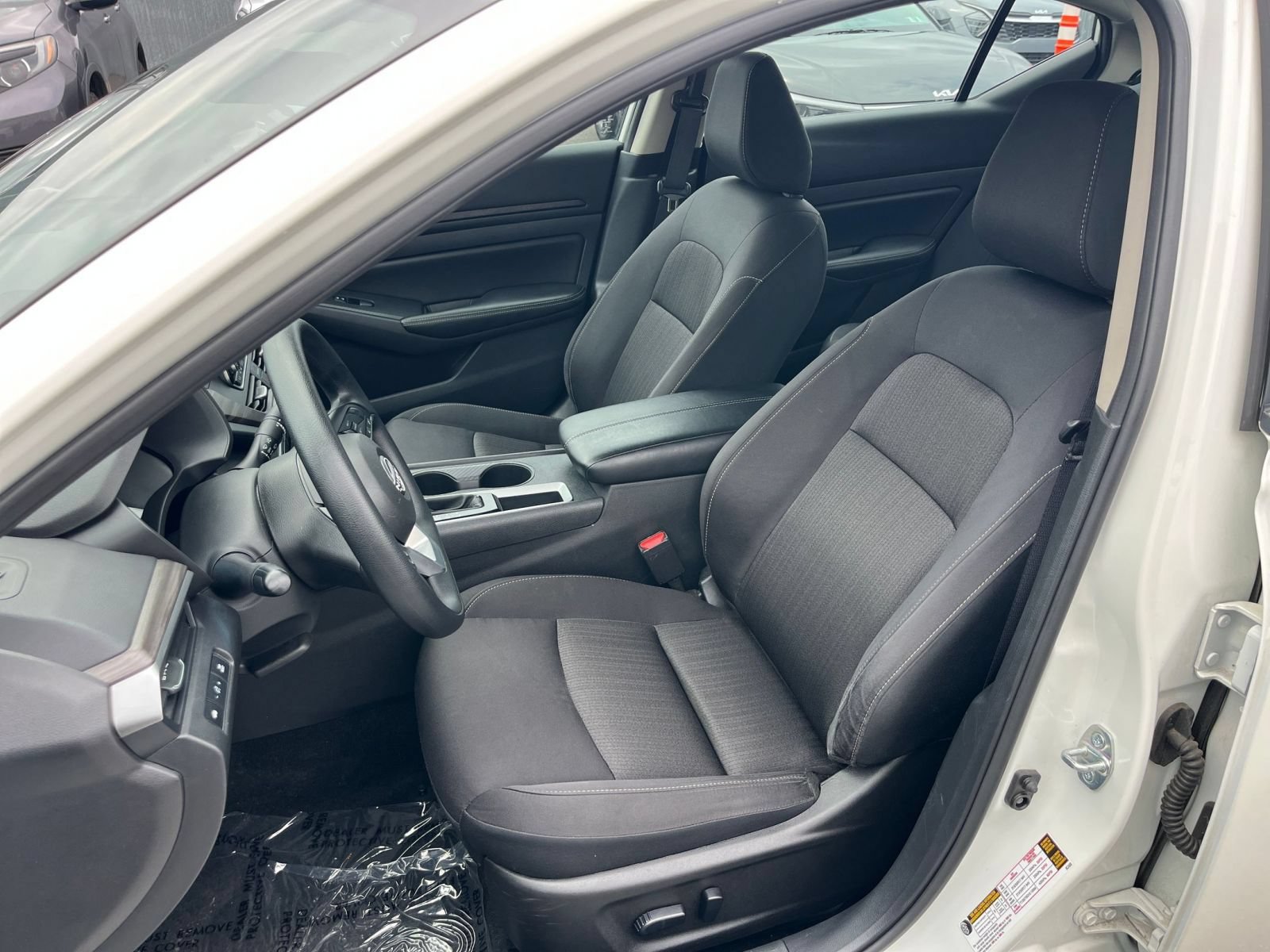Used 2025 Nissan Altima 2.5 SV FWD image 37