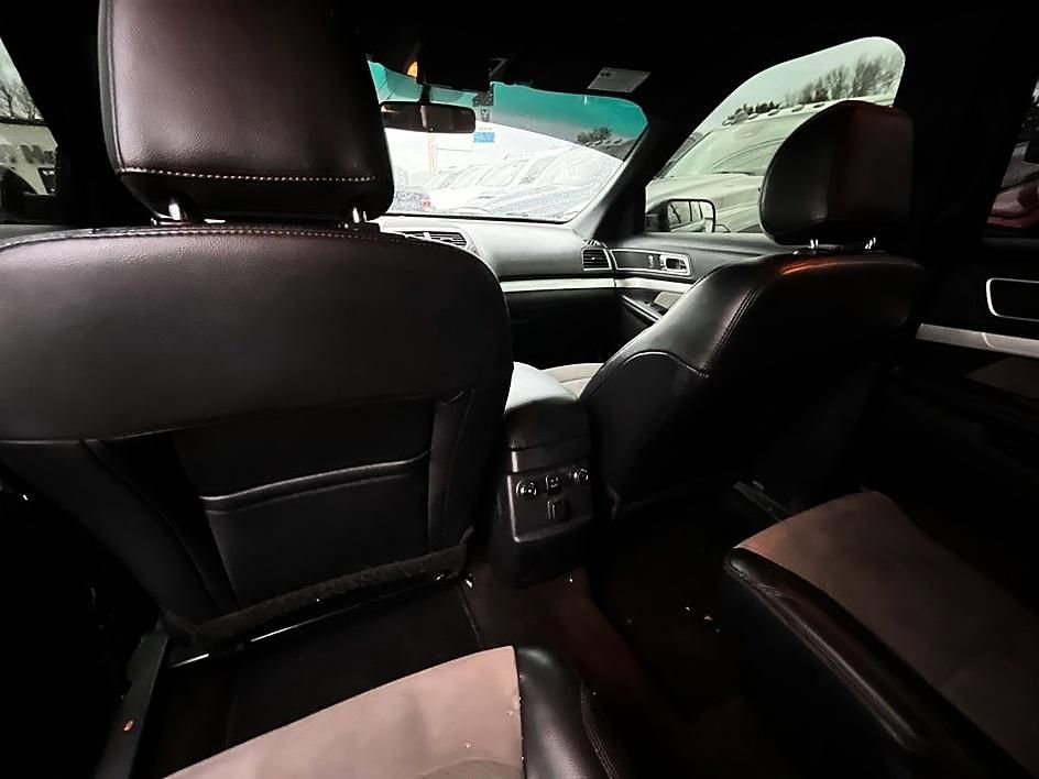 Used 2017 Ford Explorer XLT w/ Equipment Group 202A image 11