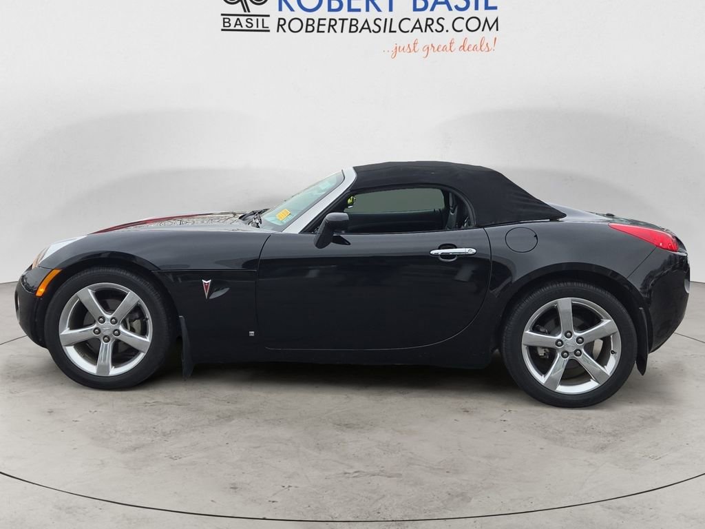 Used 2006 Pontiac Solstice Convertible w/ Premium Package RWD image 2