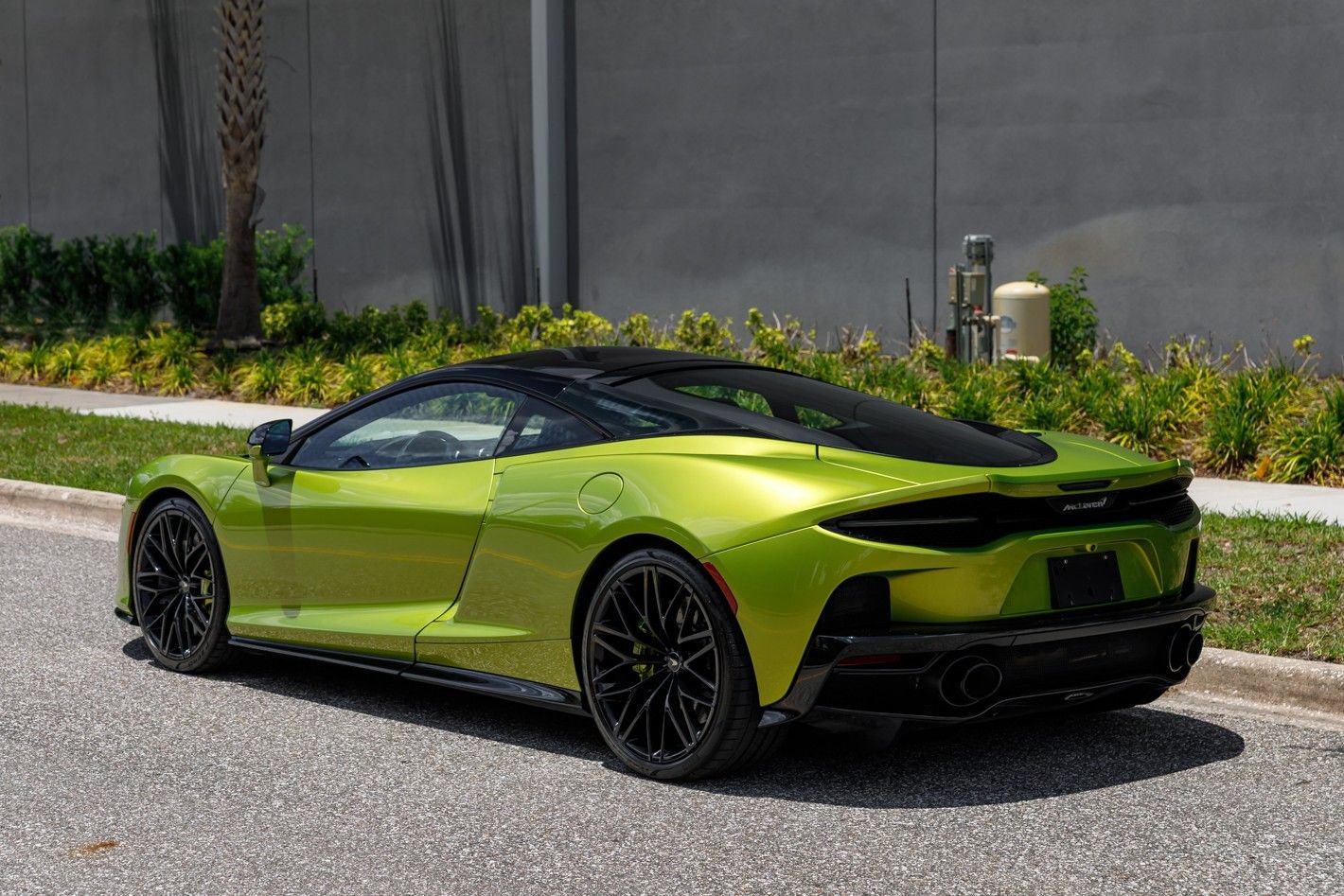 Used 2023 McLaren GT RWD image 21