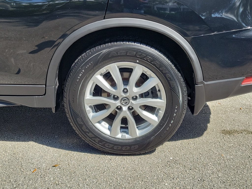 Used 2020 Nissan Rogue SV FWD image 5