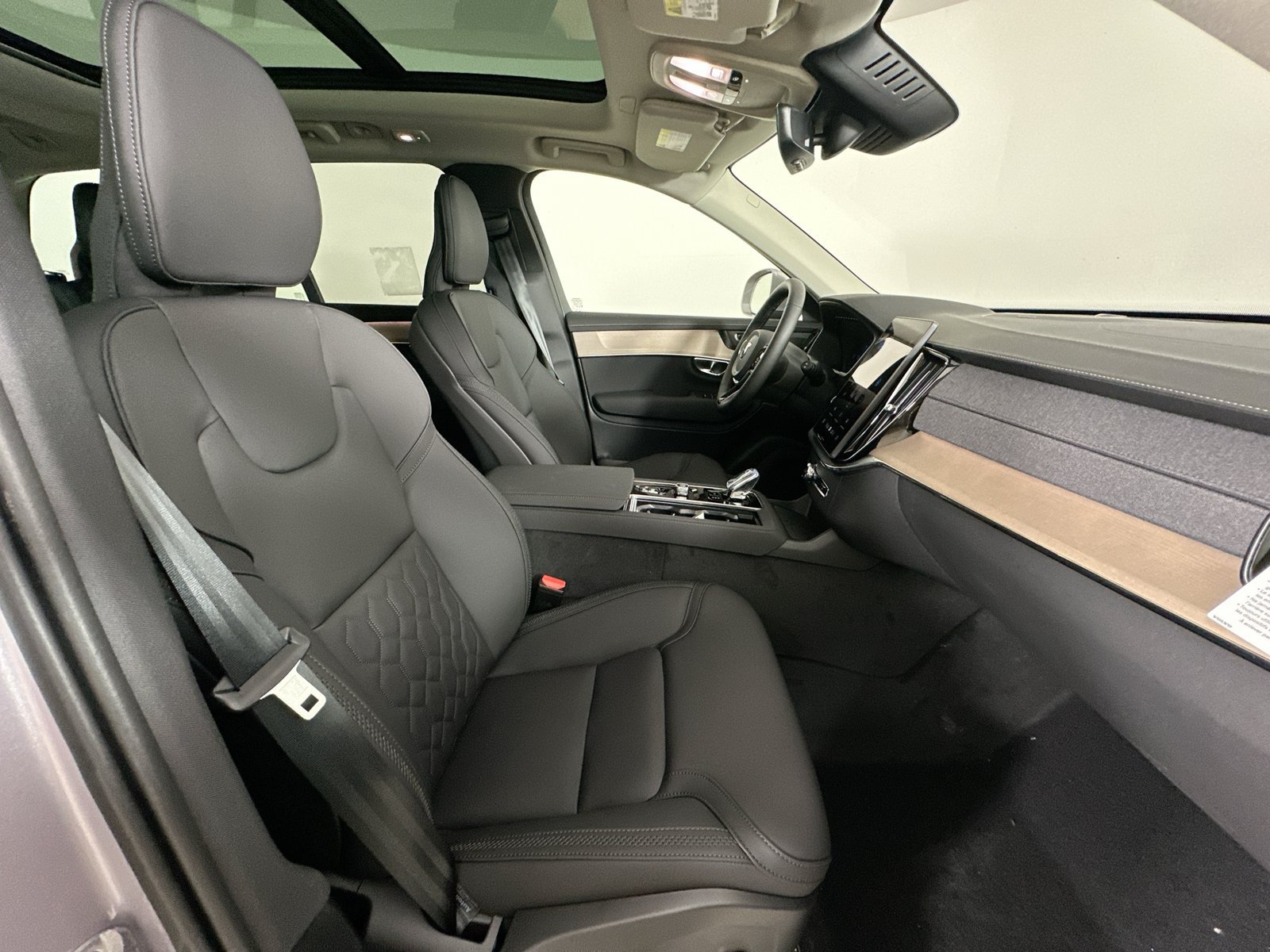New 2026 Volvo XC90 T8 Plus w/ Protection Package Premier AWD/4WD image 43