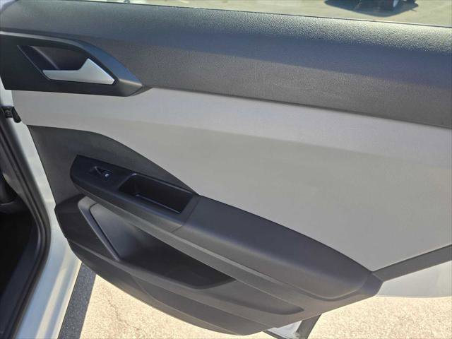 Used 2022 Volkswagen Taos SEL w/ Panoramic Sunroof Package image 13