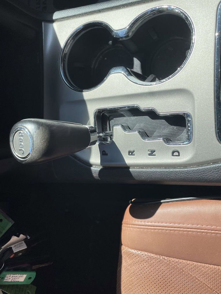 Used 2013 Jeep Grand Cherokee Overland w/ Advance Technology Group image 17