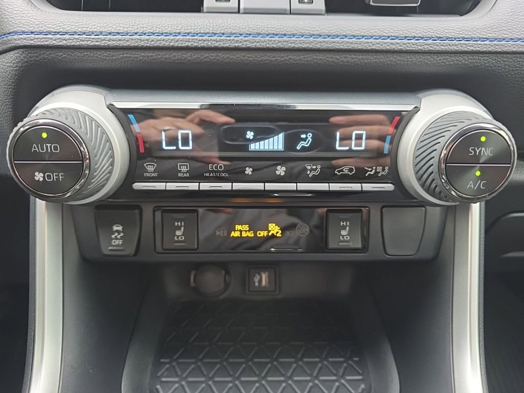 Used 2025 Toyota RAV4 XSE image 30