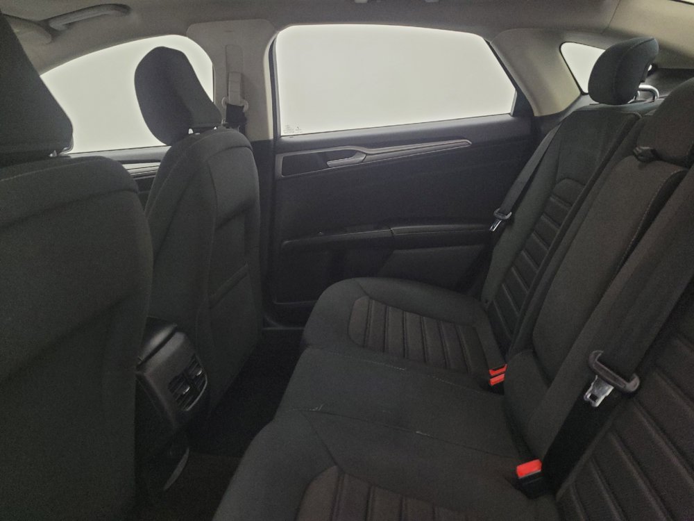 Used 2020 Ford Fusion SE FWD image 18