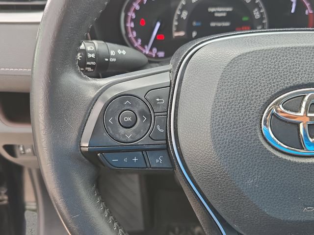 Used 2020 Toyota RAV4 Limited FWD image 18