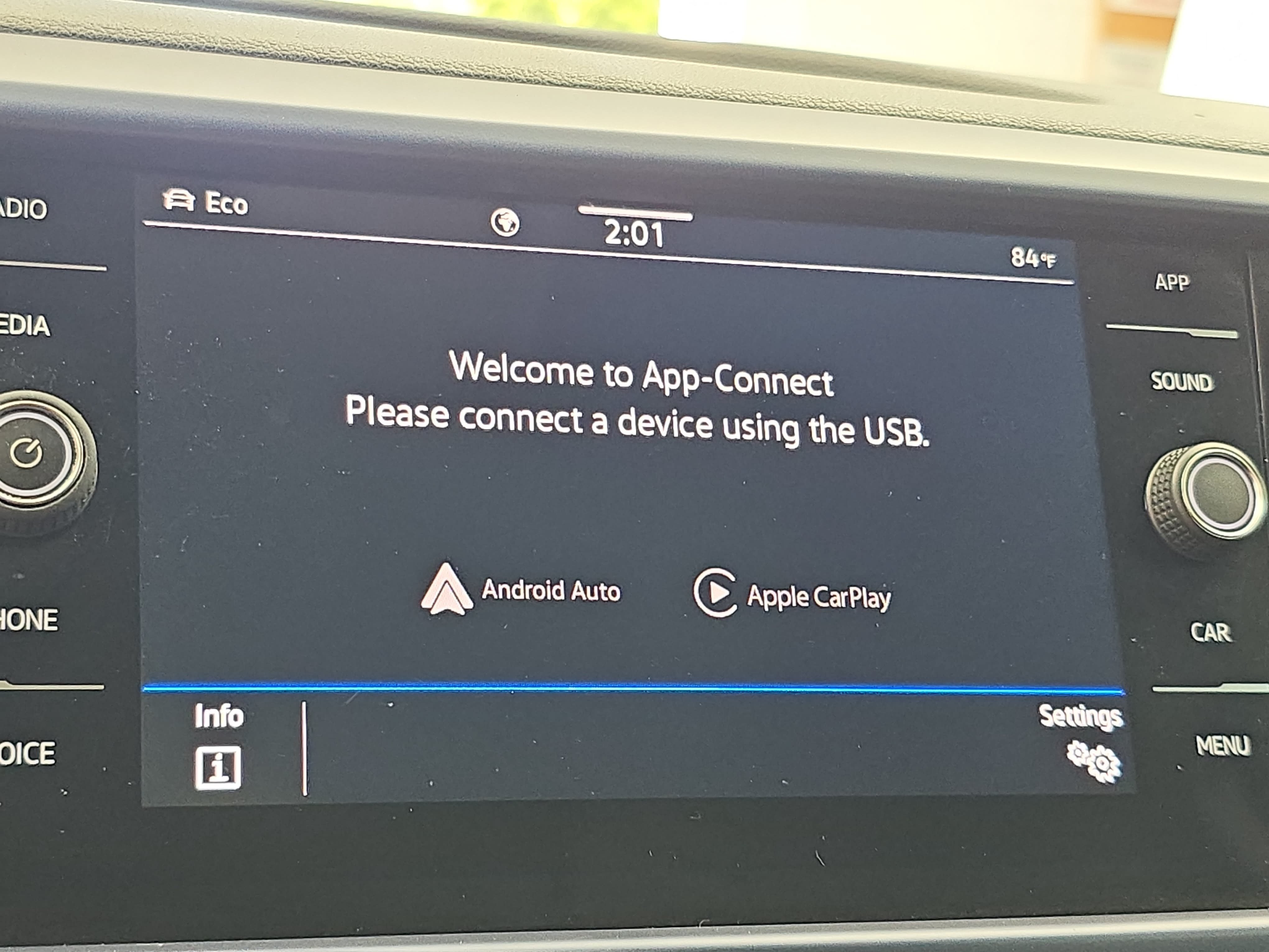Certified 2024 Volkswagen Taos SE AWD/4WD image 21