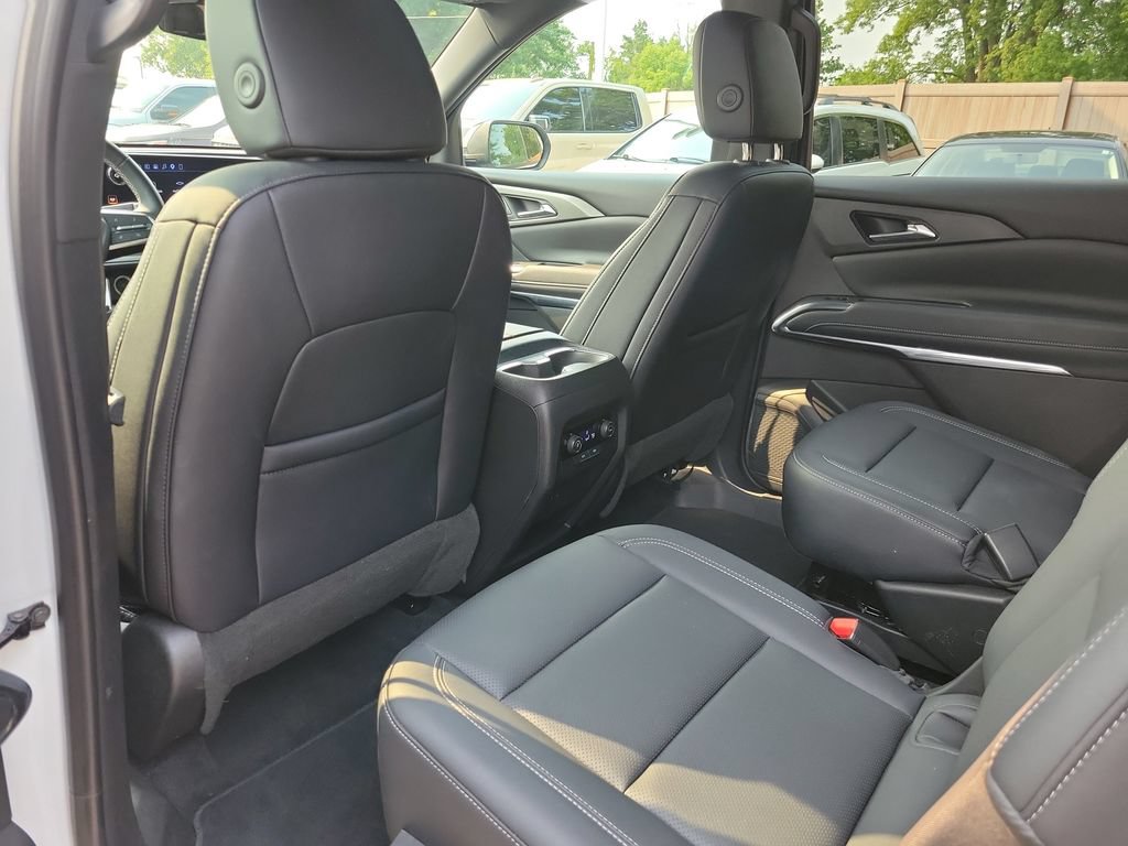 Used 2026 Chevrolet Traverse LT FWD image 15