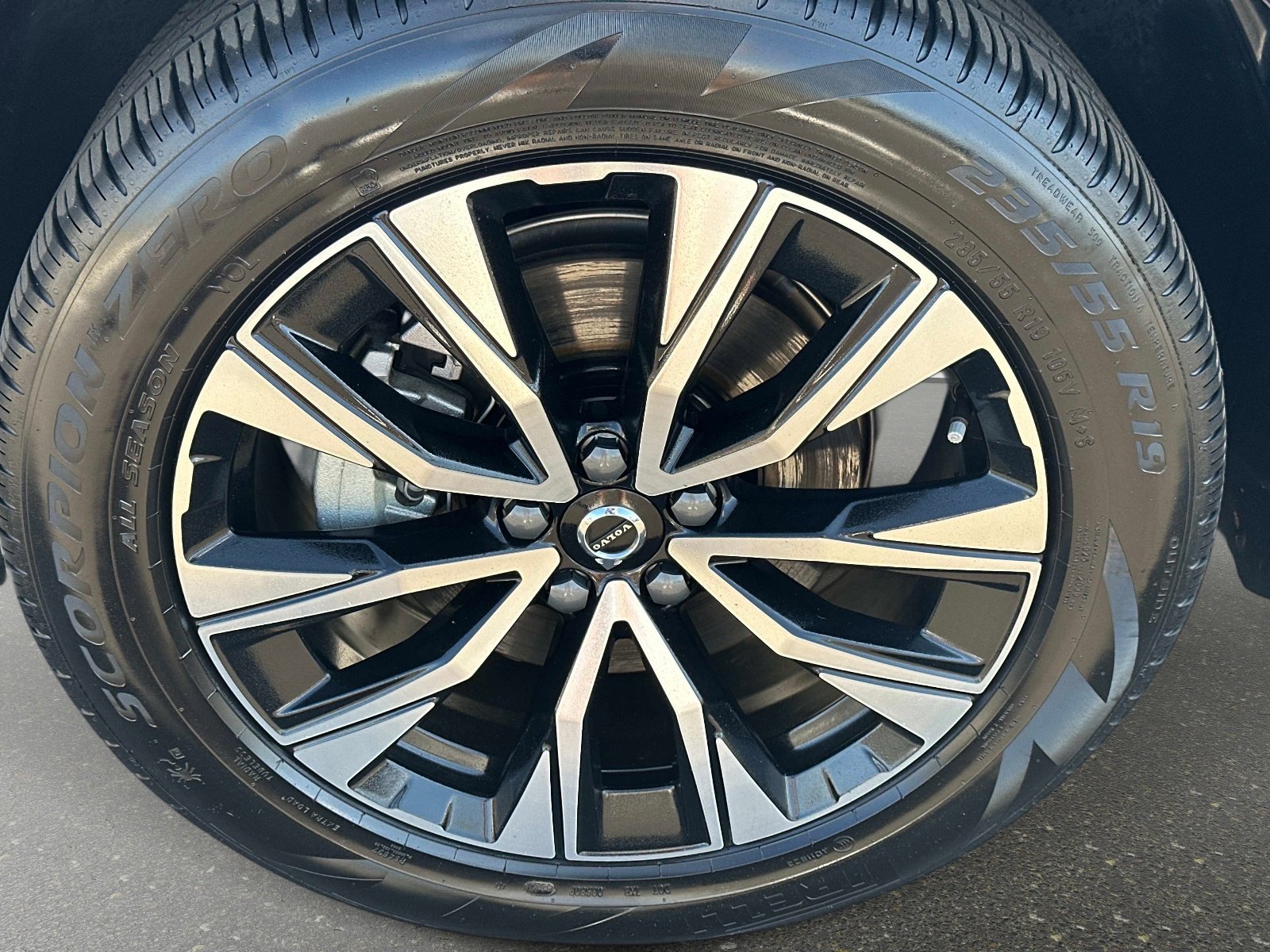 Certified 2025 Volvo XC60 B5 Plus image 10