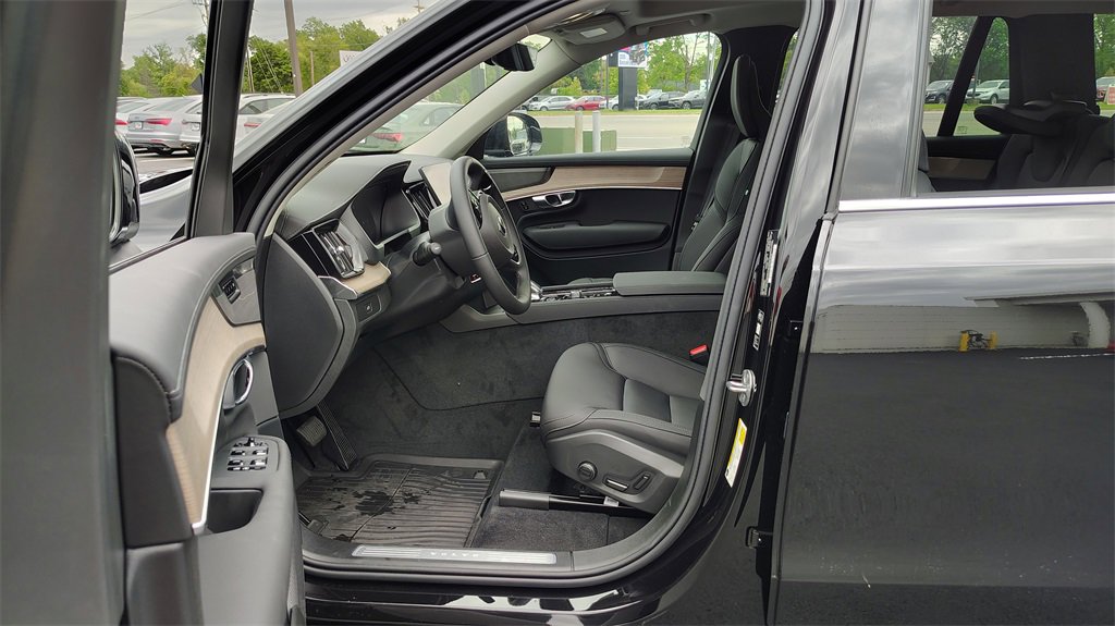 New 2026 Volvo XC90 B6 Plus w/ Protection Package image 7