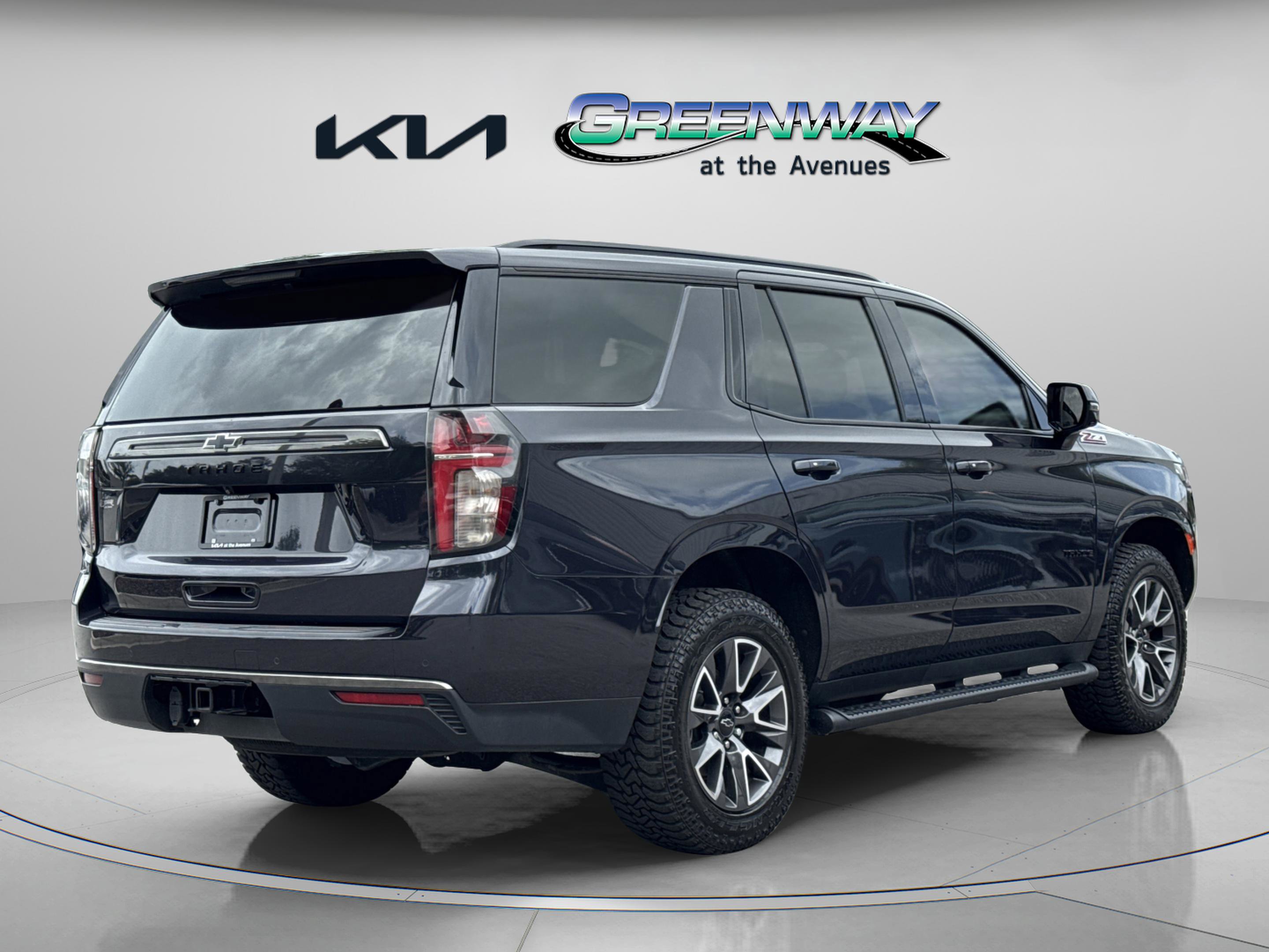 Used 2022 Chevrolet Tahoe Z71 w/ Luxury Package AWD/4WD image 8