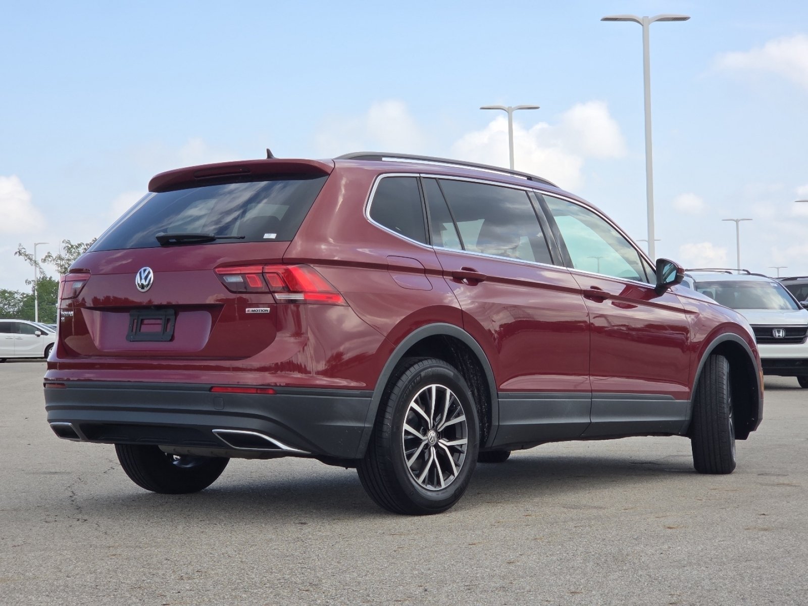 Used 2019 Volkswagen Tiguan SE w/ Panoramic Sunroof Package AWD/4WD image 16