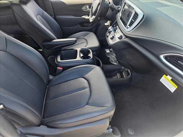 New 2025 Chrysler Pacifica Select image 16