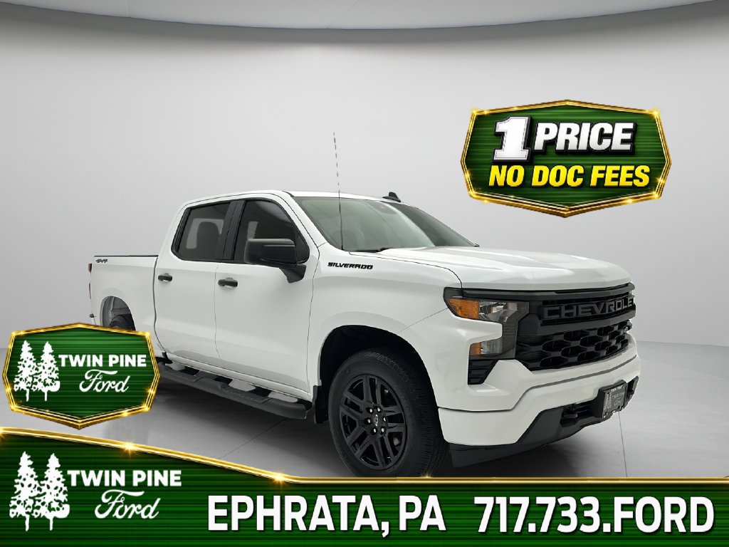 Used 2024 Chevrolet Silverado 1500 Custom w/ Dark Appearance Package AWD/4WD image 1