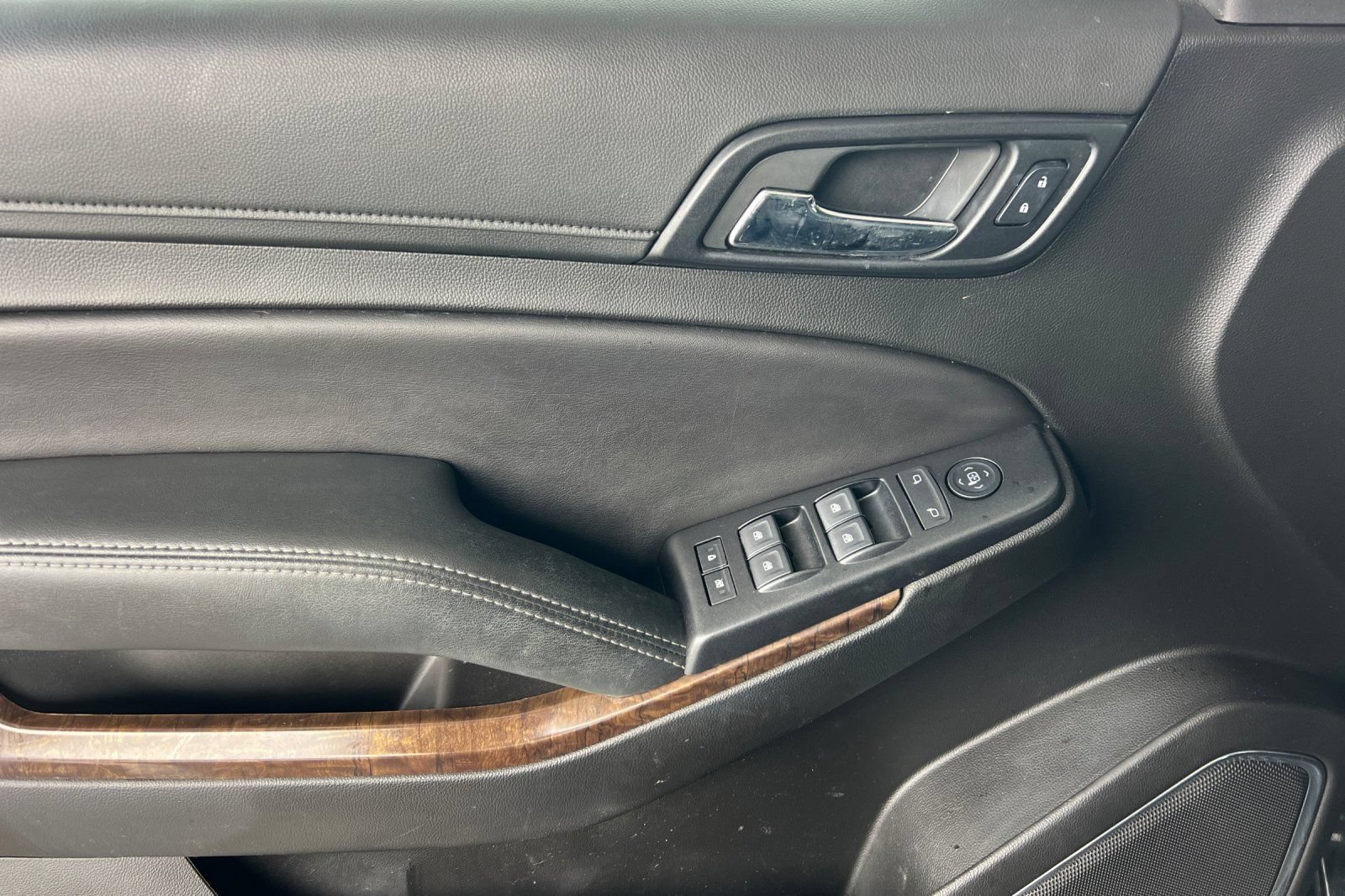 Used 2019 Chevrolet Tahoe LS w/ Enhanced Driver Alert Package AWD/4WD image 17