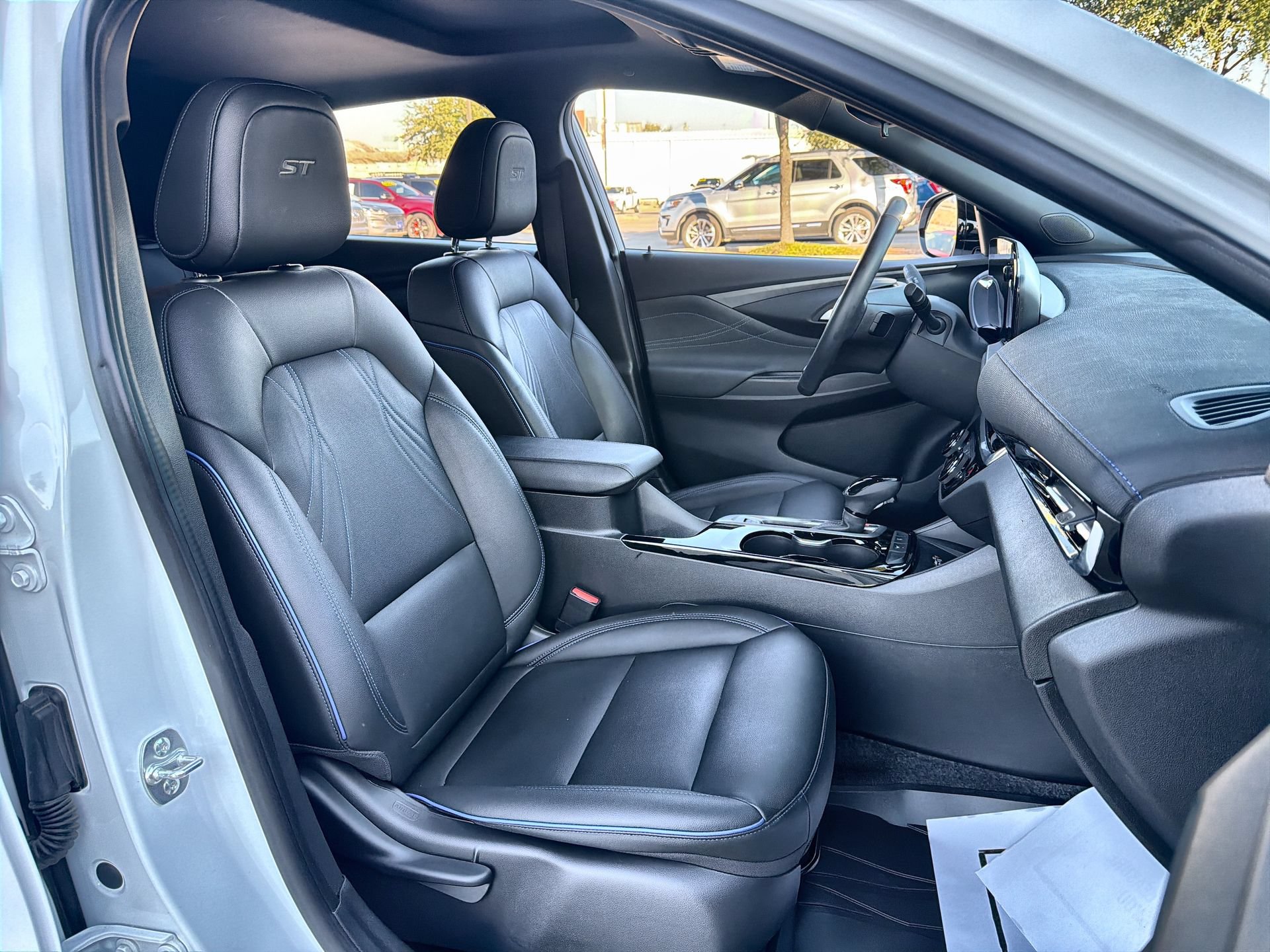 Used 2025 Buick Envista Sport Touring w/ Convenience I Package FWD image 24