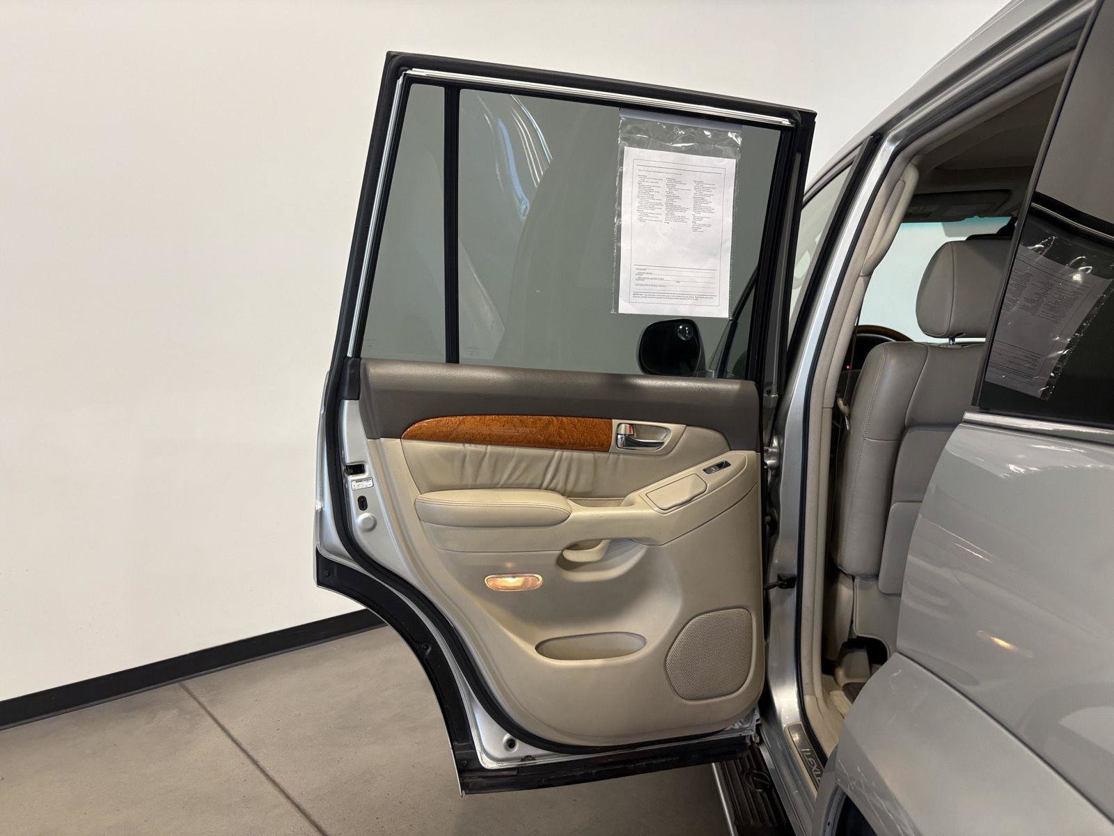 Used 2005 Lexus GX 470 AWD/4WD image 28